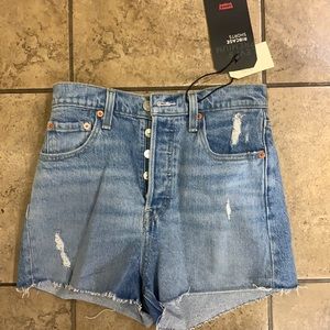 Levis rib cage shorts